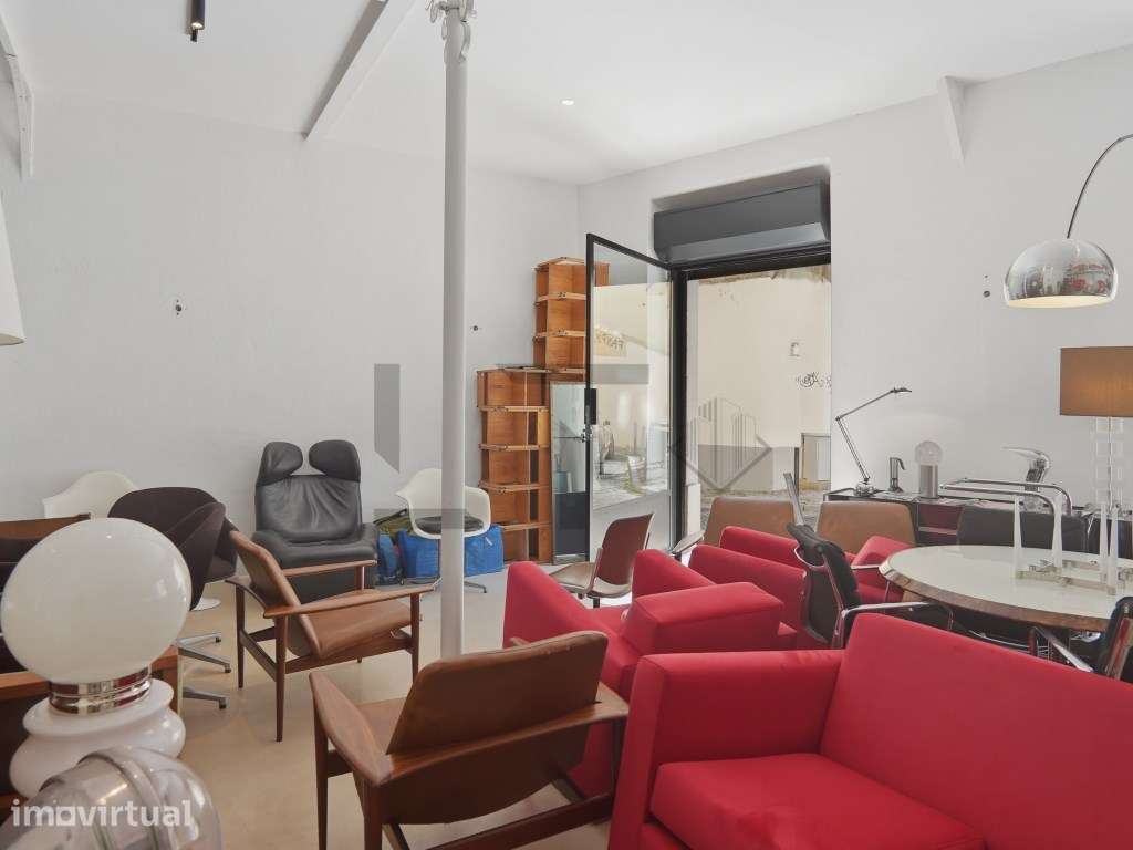 Espaço Comercial Remodelado com 3 Montras para Arrendamento nos Anj... - Grande imagem: 3/16