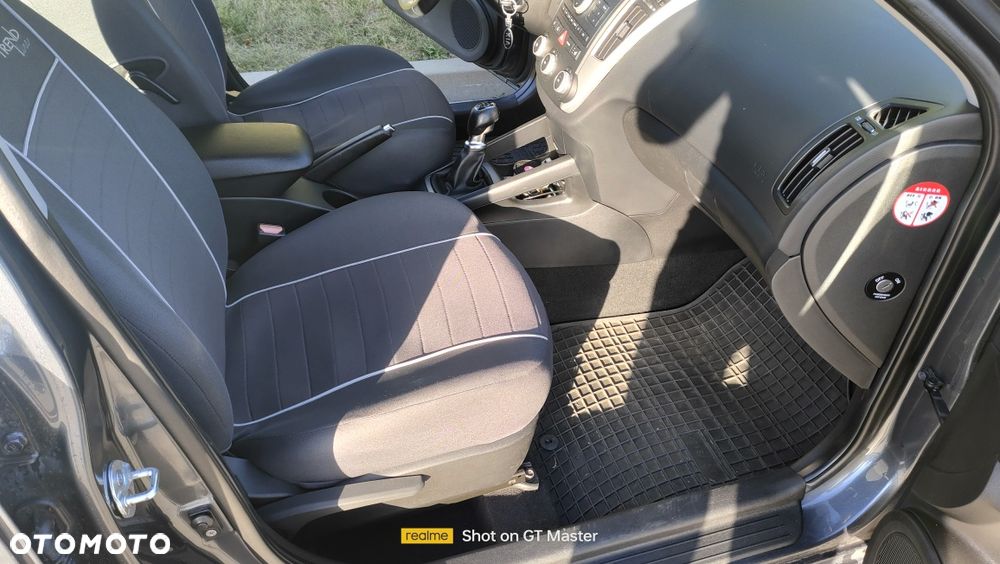 Kia Ceed - 4