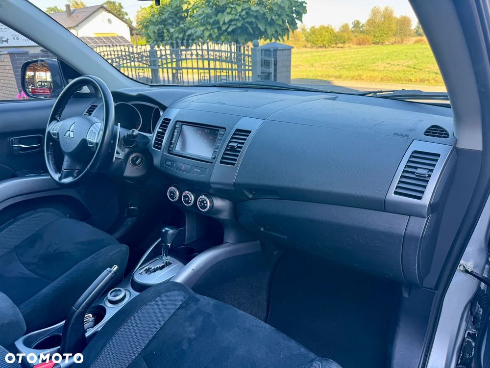Mitsubishi Outlander 2.4 4WD CVT Instyle - 13