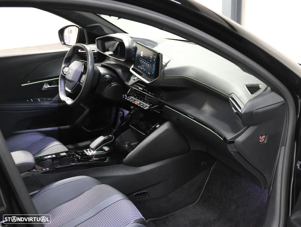 Peugeot e-208 GT - 37