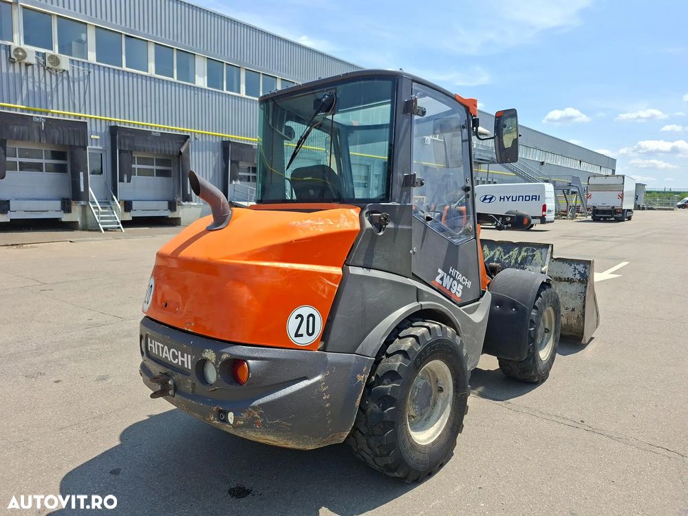 Hitachi ZW95-6C  4x4 - 4