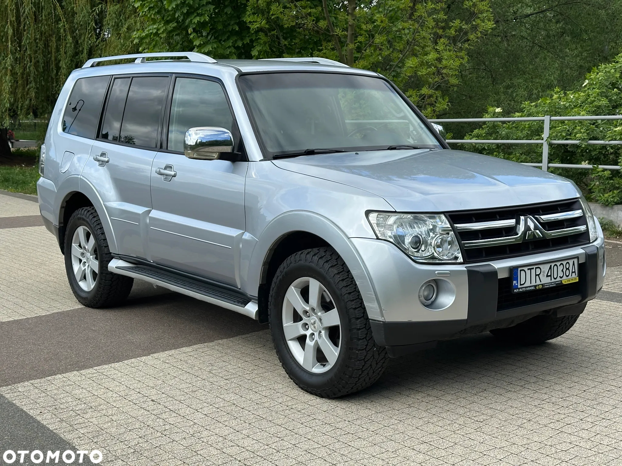 Mitsubishi Pajero - 2