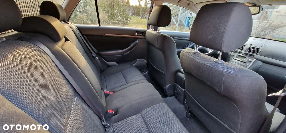 Toyota Avensis - 23