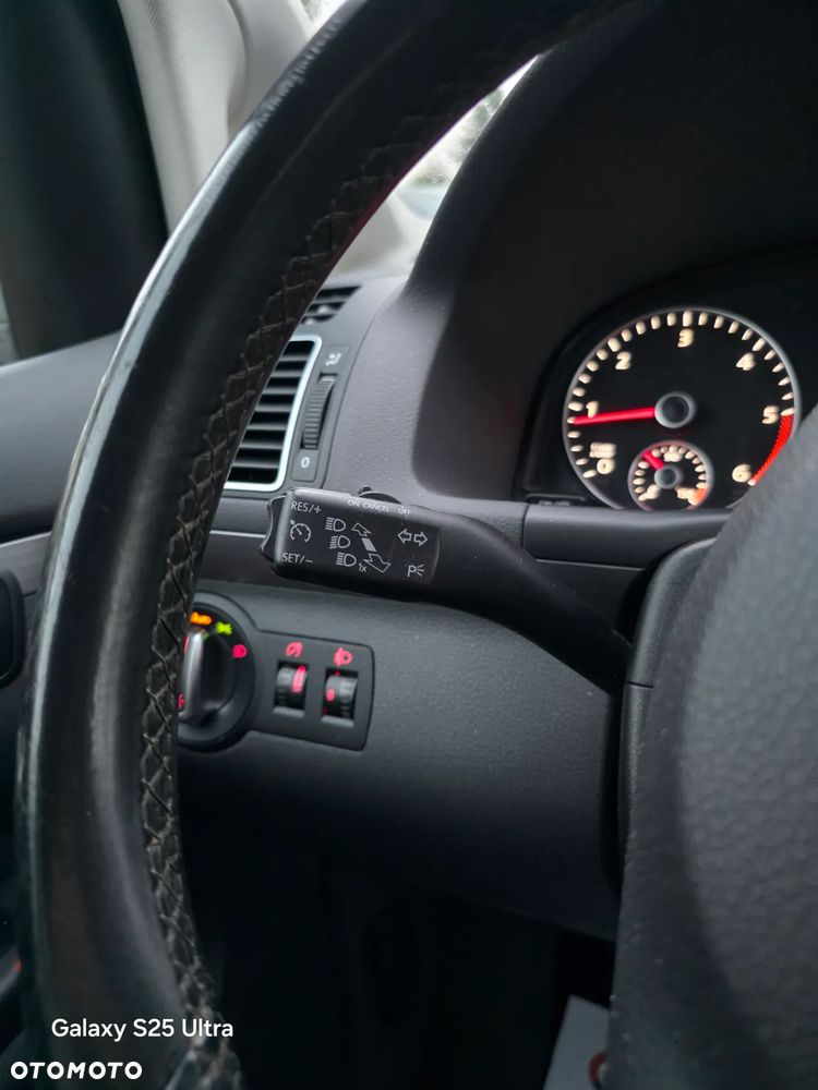 Volkswagen Touran 1.6 TDI DPF BlueMotion Technology Comfortline - 38