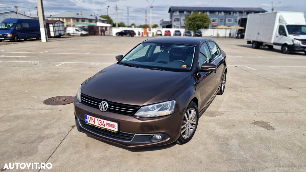 Volkswagen Jetta 1.6 TDI DSG Blue Motion Technology Life - 25