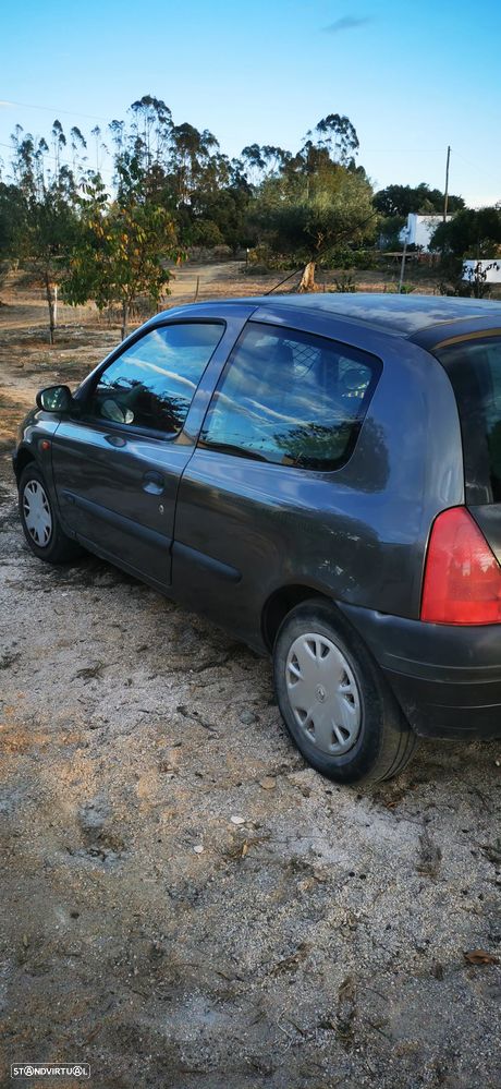 Renault Clio 1.9 D RN - 6