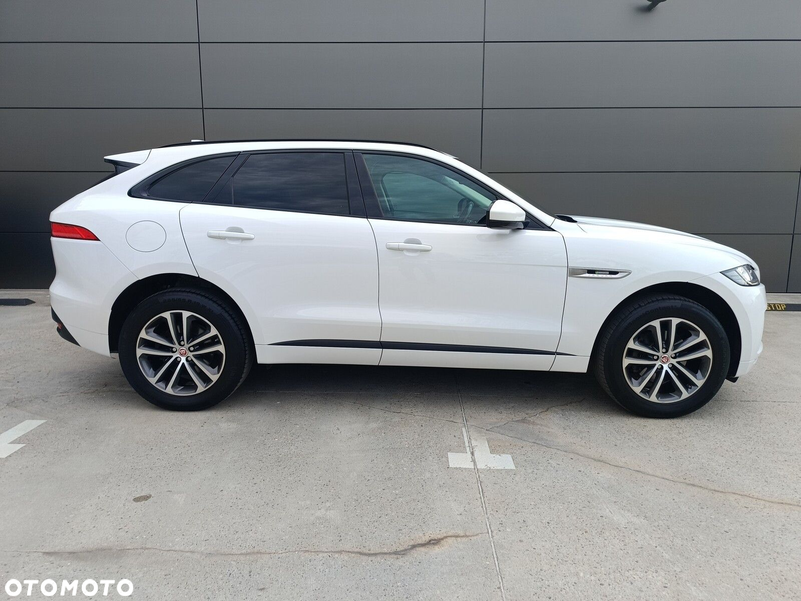 Jaguar F-Pace - 7