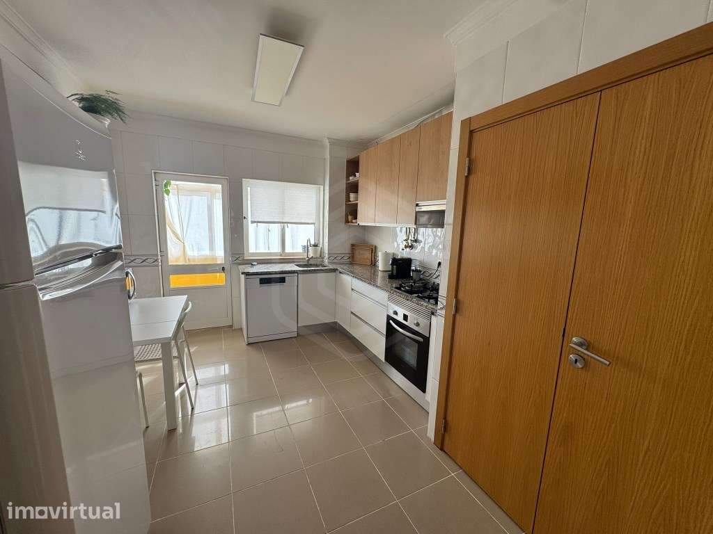 Apartamento T2 com Excelente Luminosidade e Arrecadação em Vila Rea... - Grande imagem: 2/22
