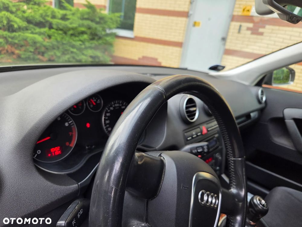 Audi A3 Sportback 1.6 Ambiente - 34