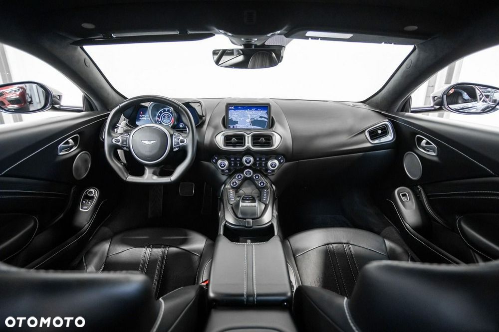 Aston Martin Vantage - 23