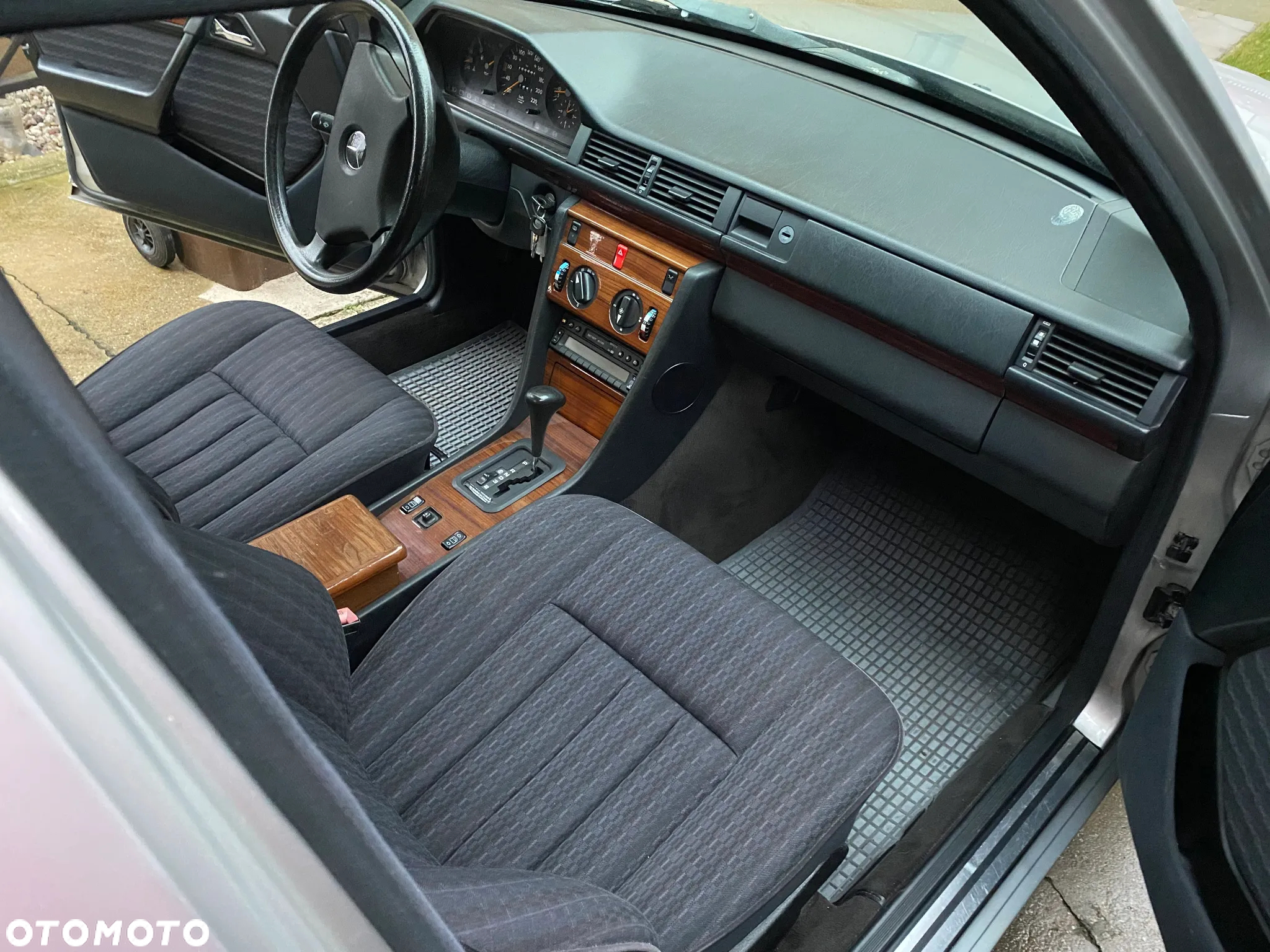 Mercedes-Benz W124 (1984-1993) - 11