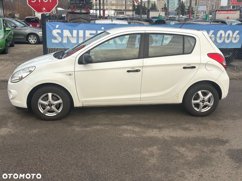 Hyundai i20 1.2 FIFA WM Edition - 12