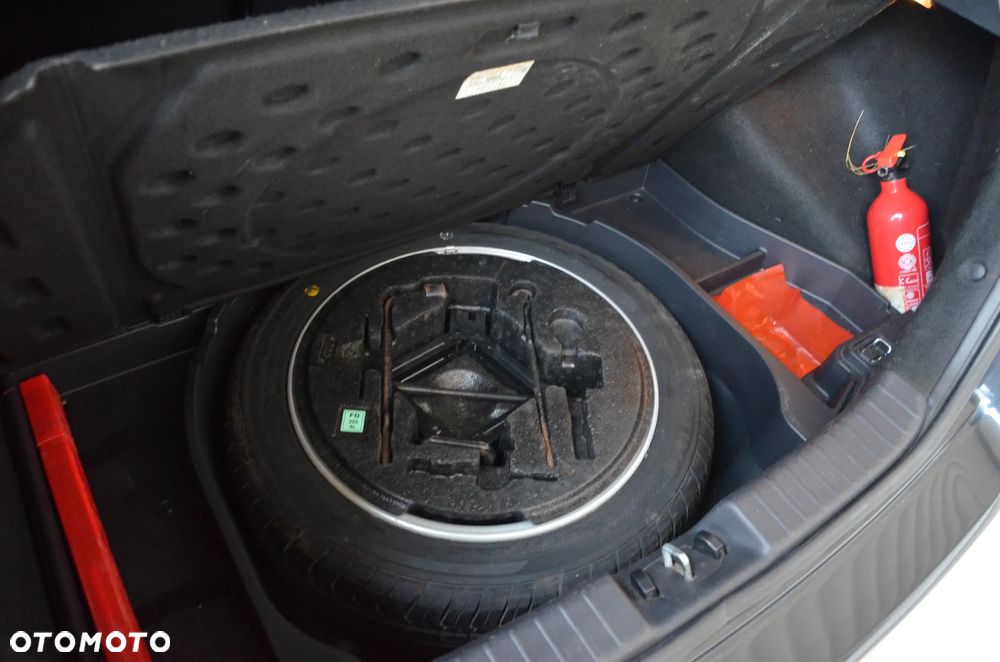 Hyundai i30 1.6 CRDi FIFA WM Edition - 32