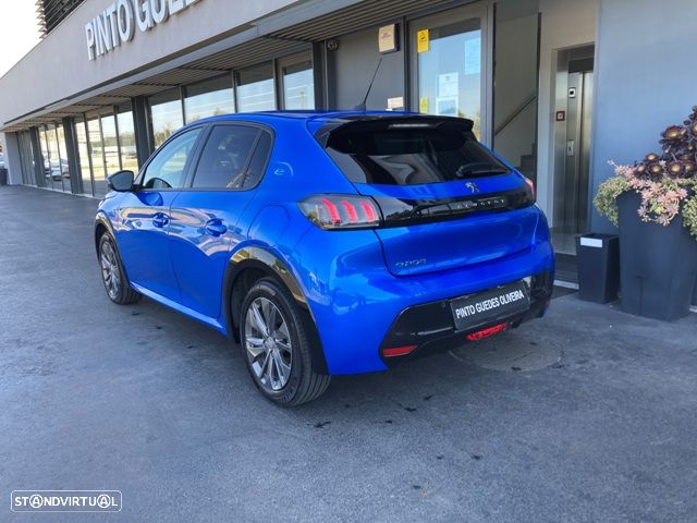 Peugeot e-208 Allure - 8