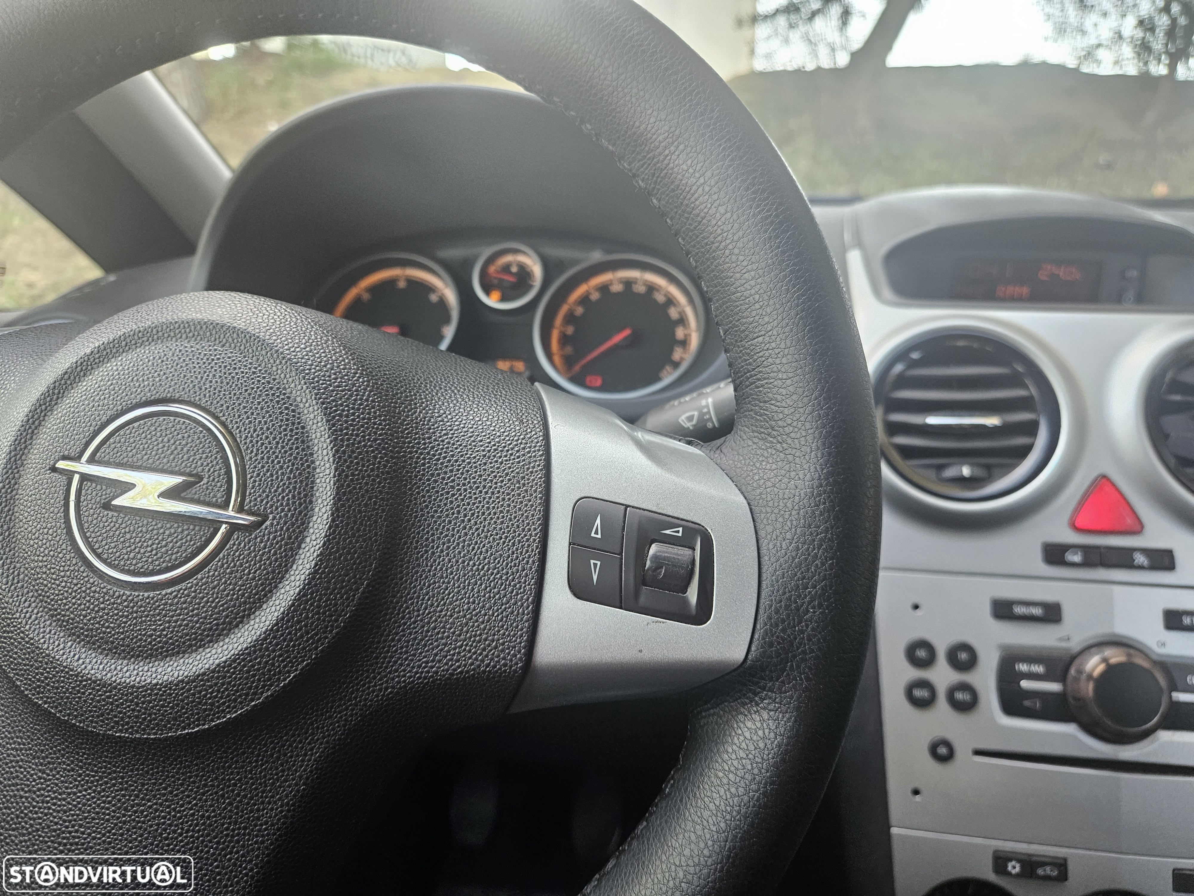Opel Corsa 1.3 CDTi Enjoy EcoFLEX - 16