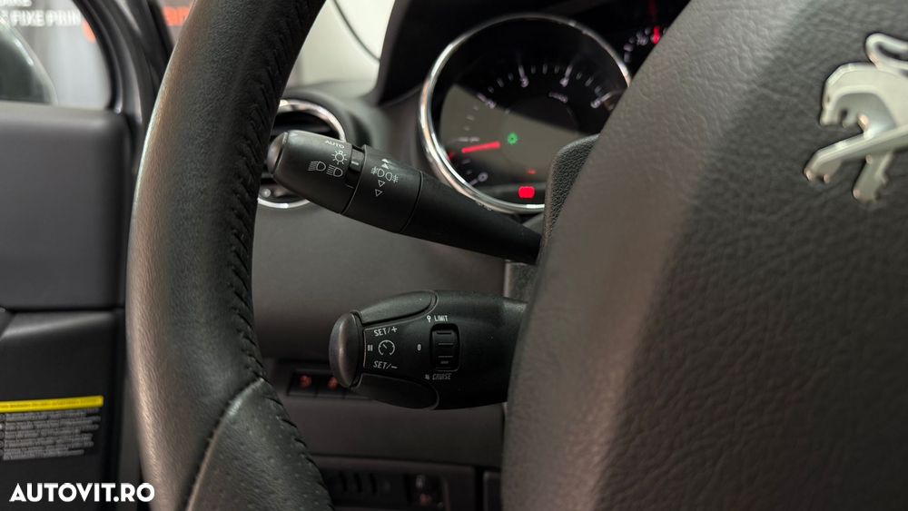 Peugeot 5008 1.6 THP Active - 23