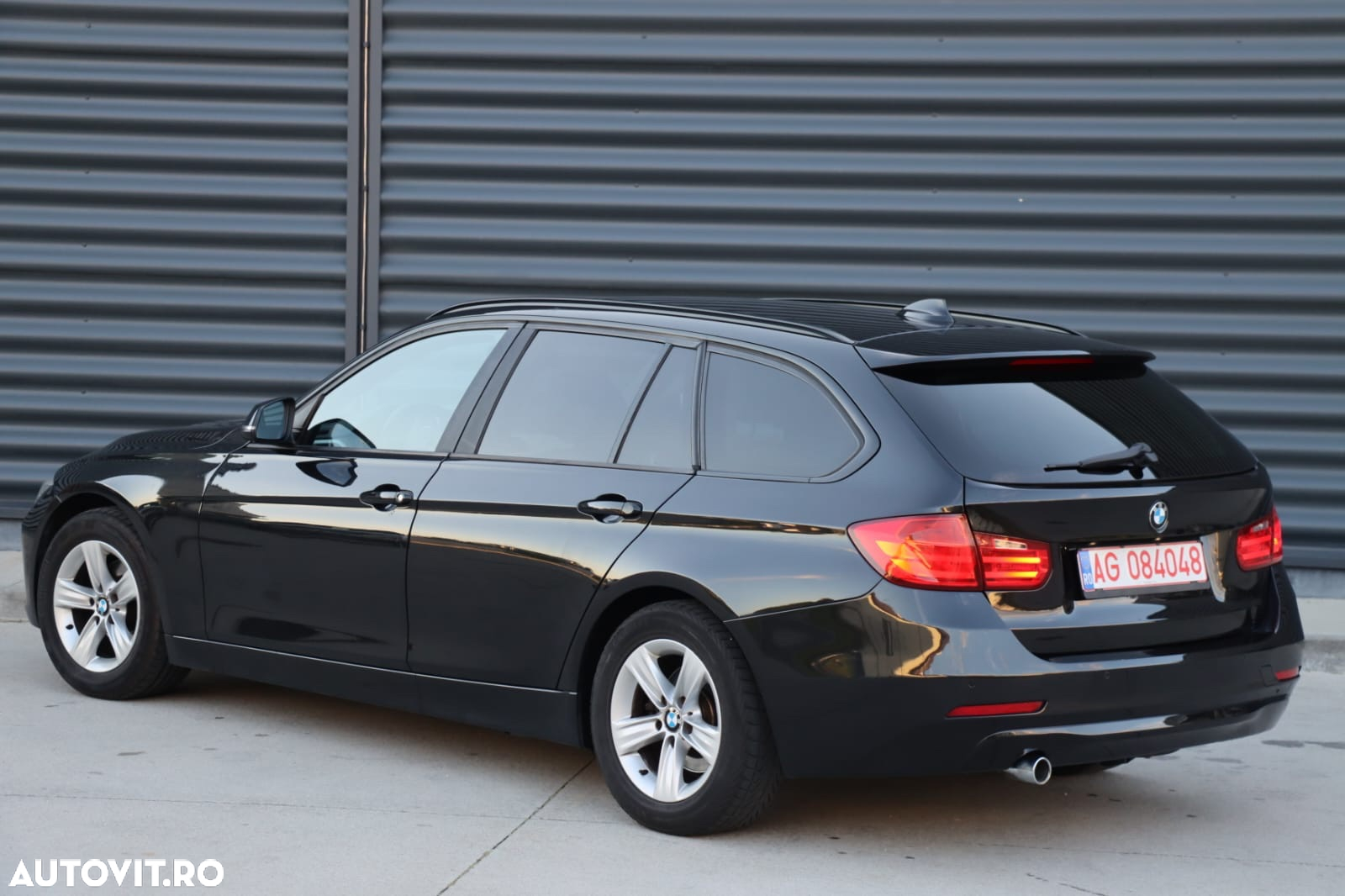 BMW Seria 3 318d DPF Touring Aut. - 4