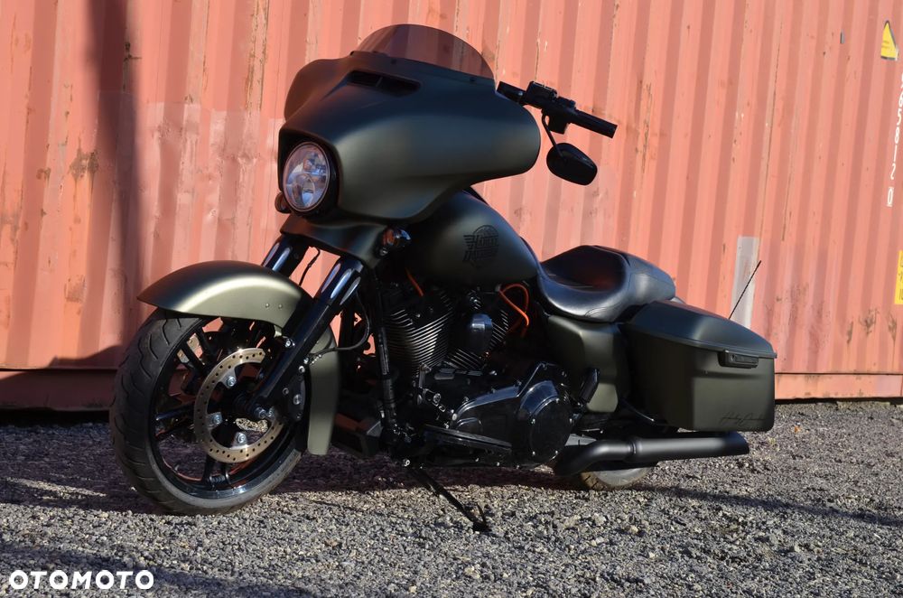 Harley-Davidson Touring Street Glide - 28