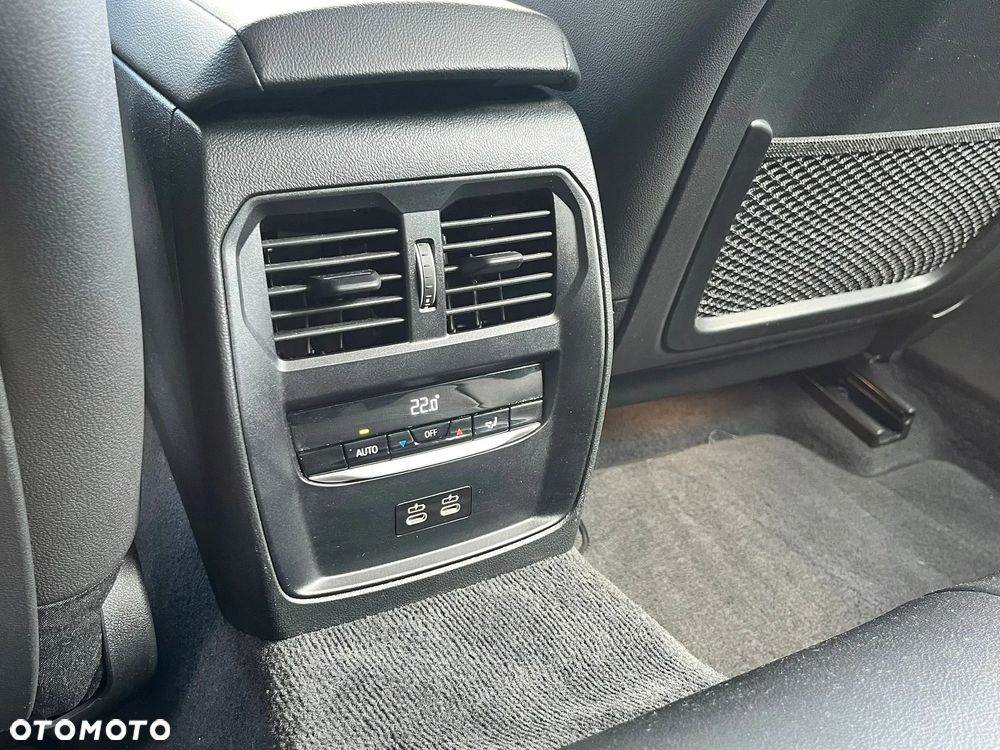 BMW Seria 3 318d mHEV - 28
