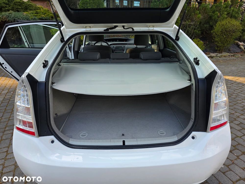 Toyota Prius (Hybrid) - 20