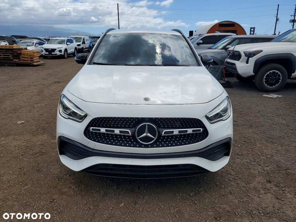 Mercedes-Benz GLA - 5
