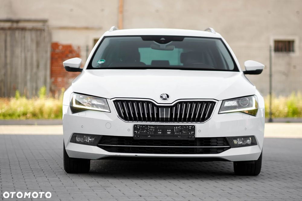 Skoda Superb 2.0 TDI Sportline DSG - 4
