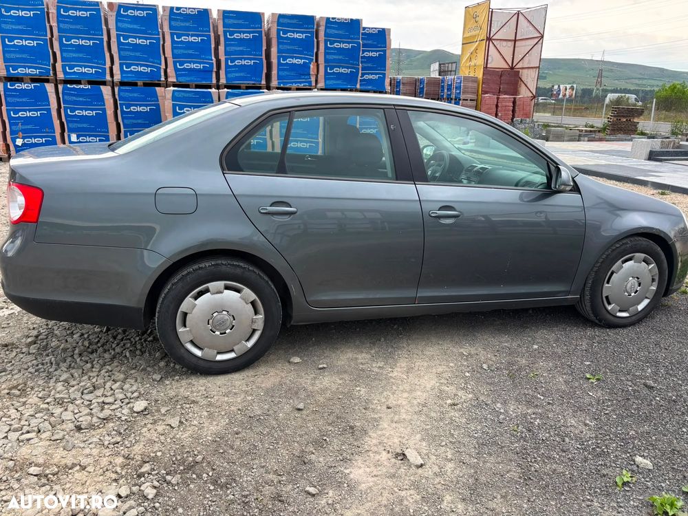 Volkswagen Jetta 1.6 Comfortline - 4