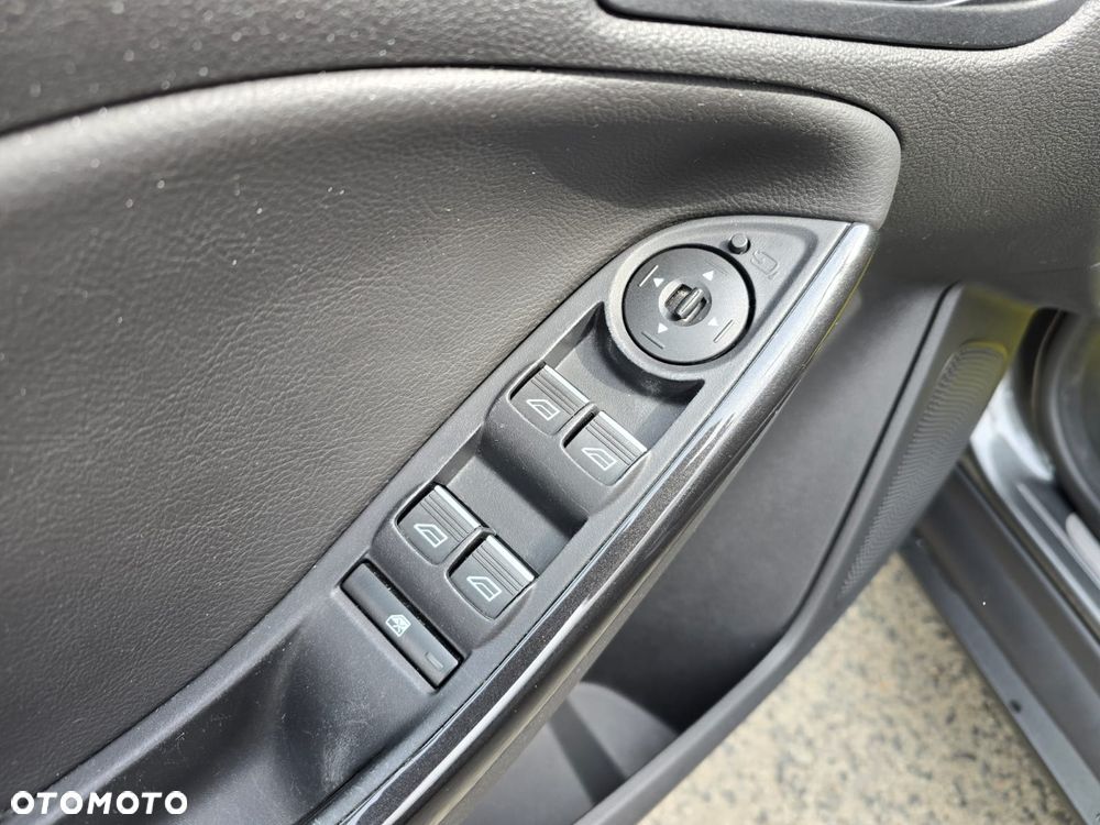 Ford Focus 1.0 EcoBoost Titanium - 26