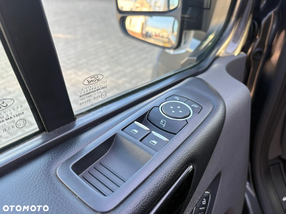 Ford Tourneo Custom - 22
