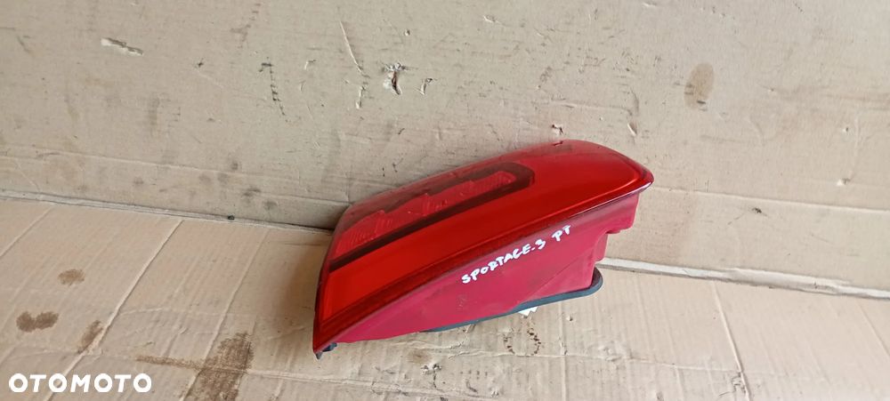 Lampa prawy tył tylna prawa w klapę Kia Sportage III 3 Lift - 6