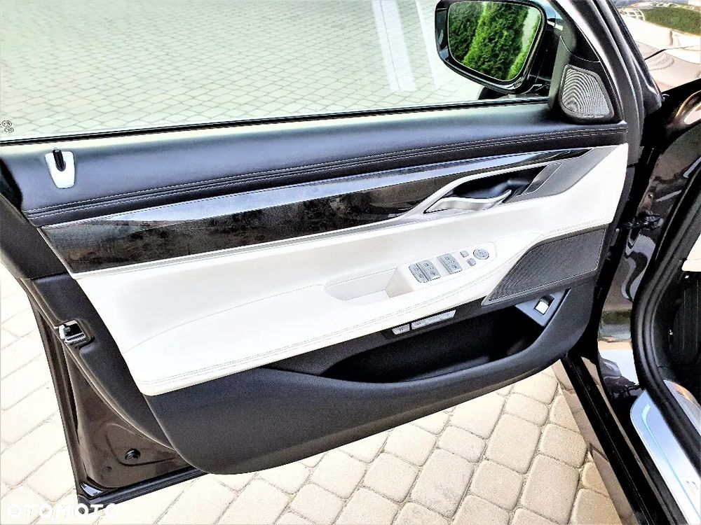BMW Seria 7 - 22