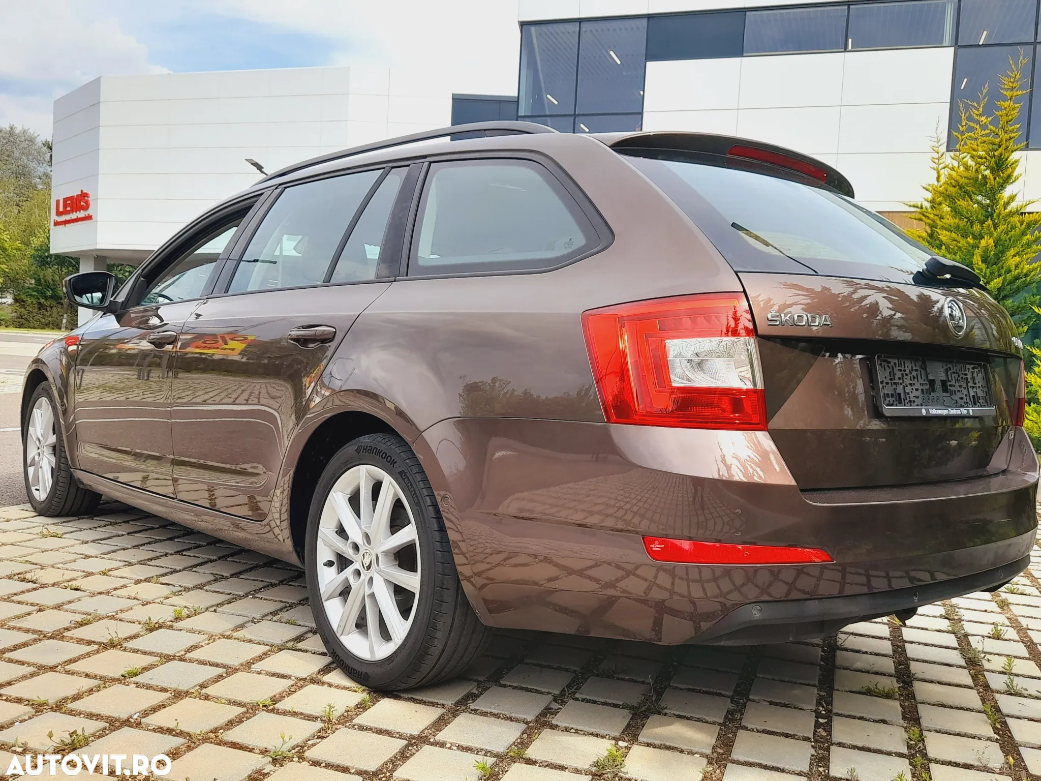 Skoda Octavia Combi 2.0 TDI DSG Premium Edition - 18