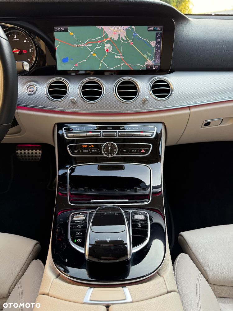 Mercedes-Benz Klasa E 200 d T 9G-TRONIC Exclusive - 28