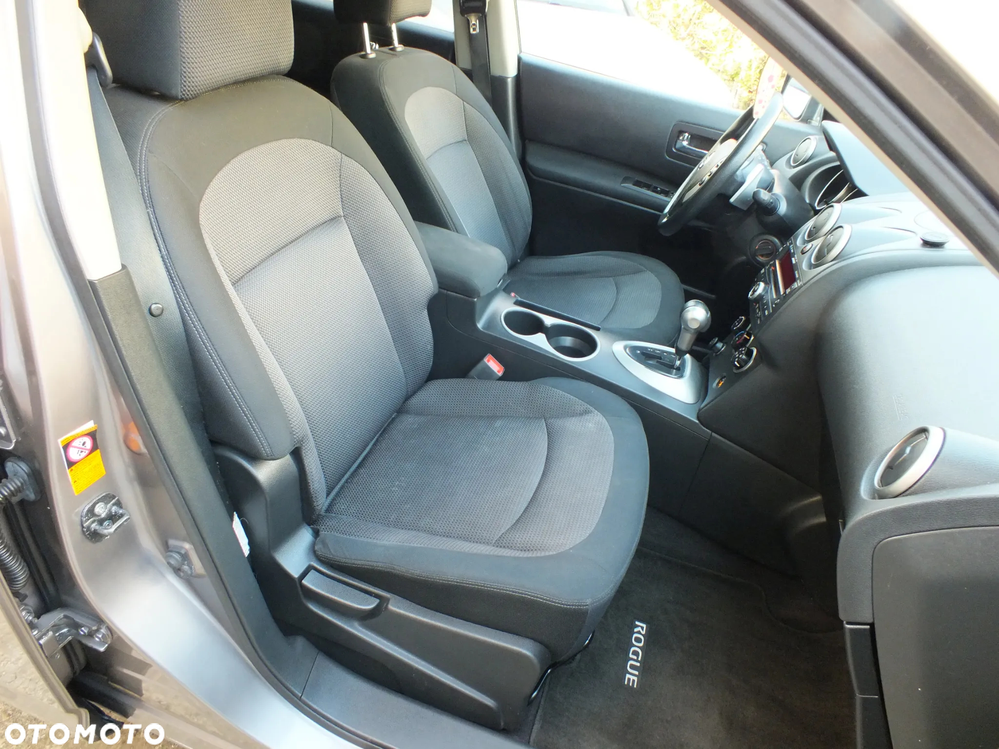 Nissan Rogue - 12