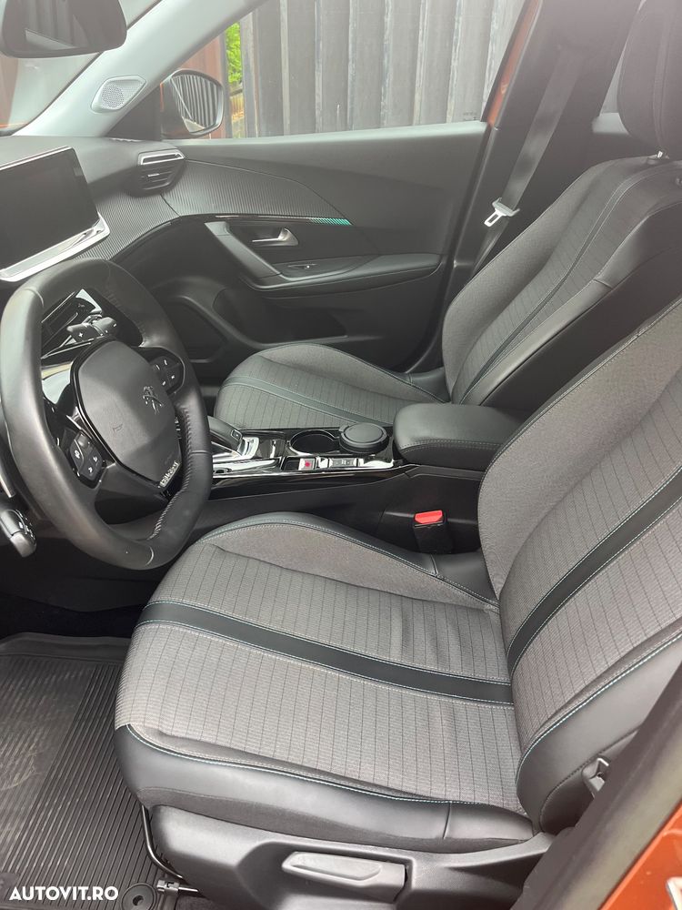 Peugeot 2008 1.2 L PureTech STT EAT8 Allure - 10