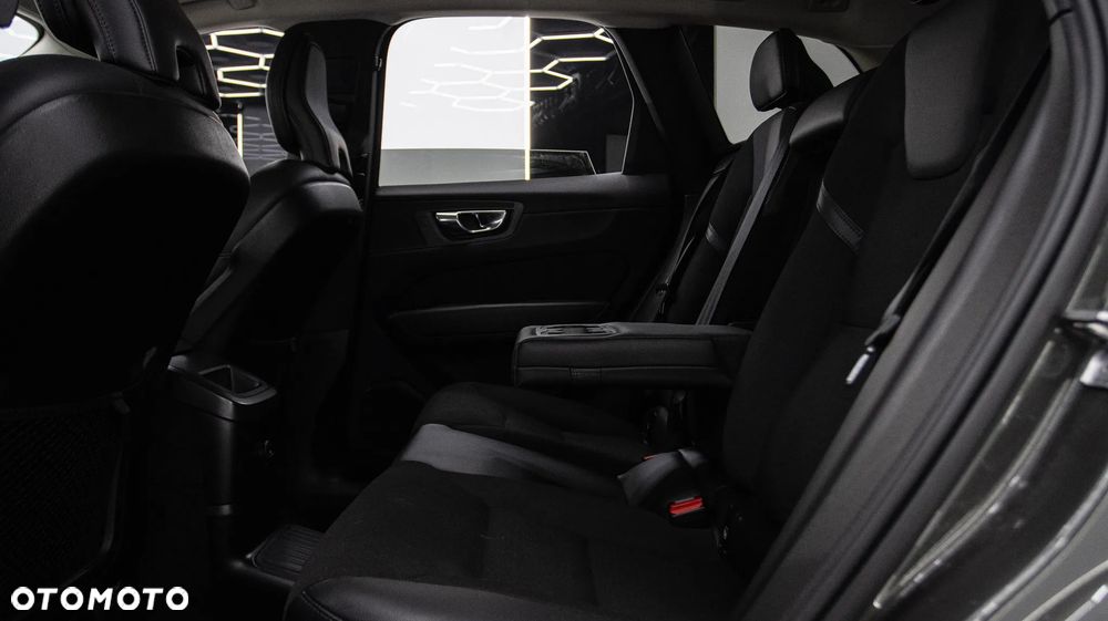 Volvo XC 60 T6 Plug-In Hybrid AWD R-Design - 22