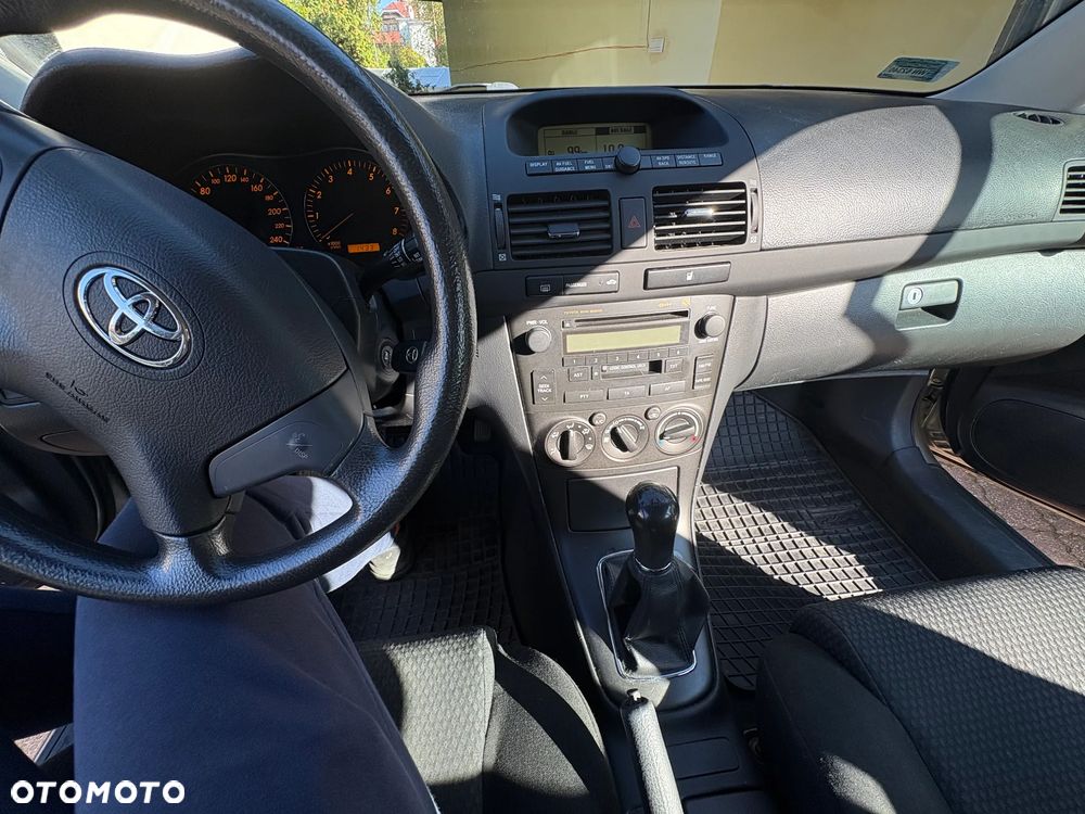 Toyota Avensis 1.6 VVT-i Luna - 4