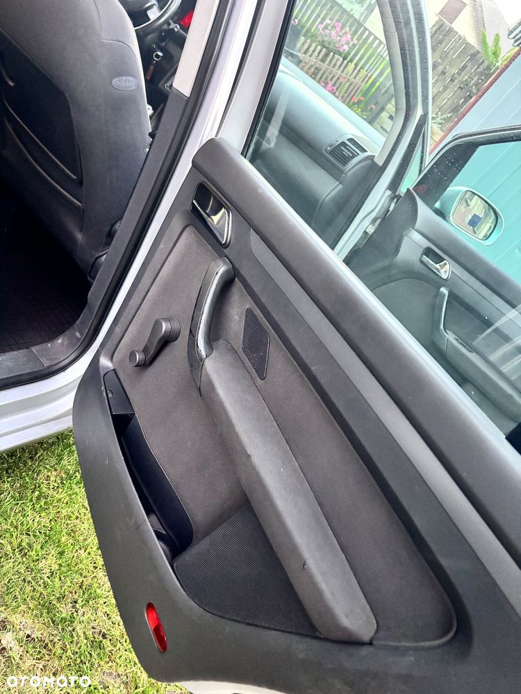 Volkswagen Touran 1.9 TDI Highline - 21