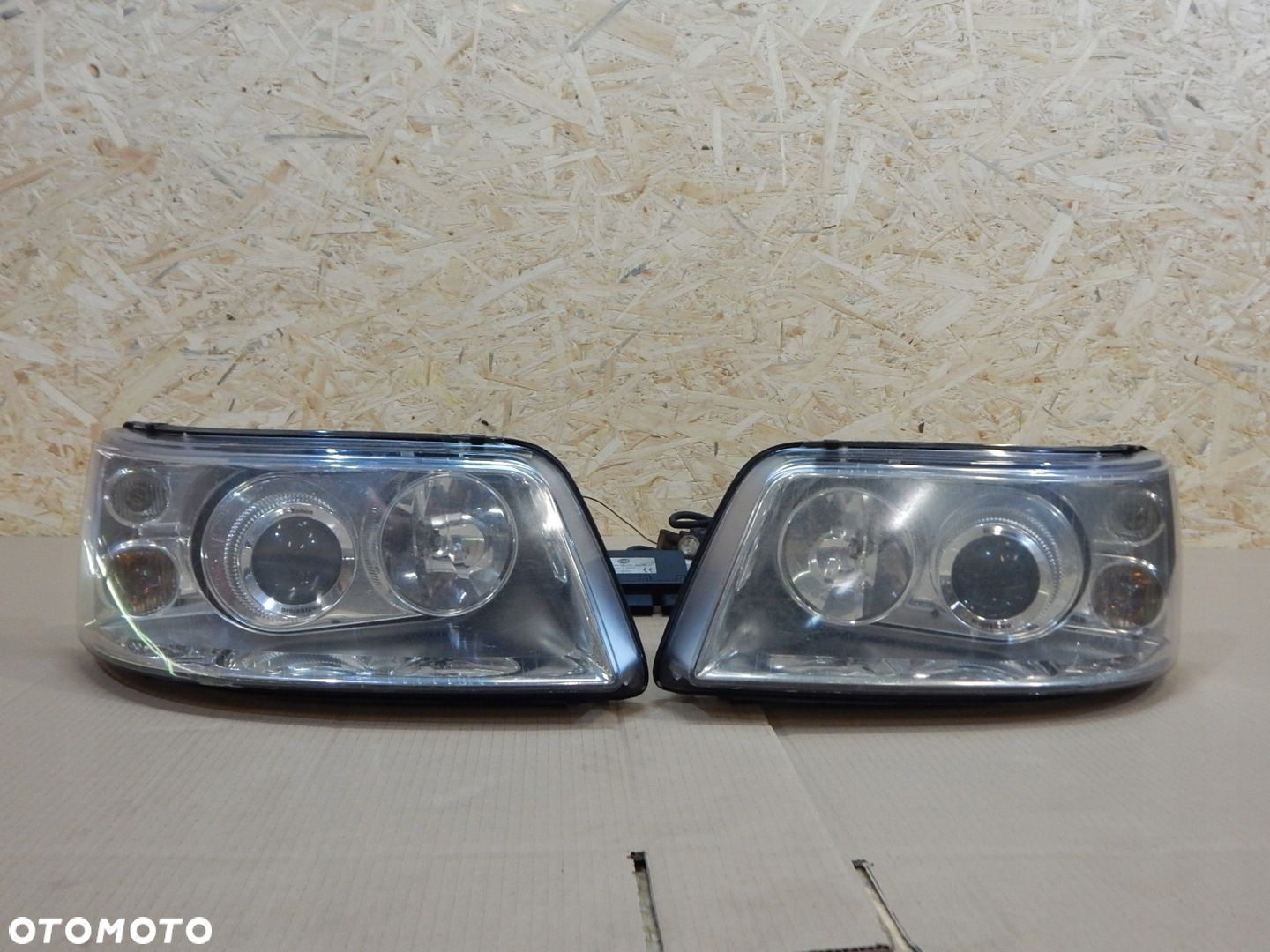 VW T5 MULTIVAN lampa BI Xenon PROJEKTZWO przetwornica prawa lewa przód - 3