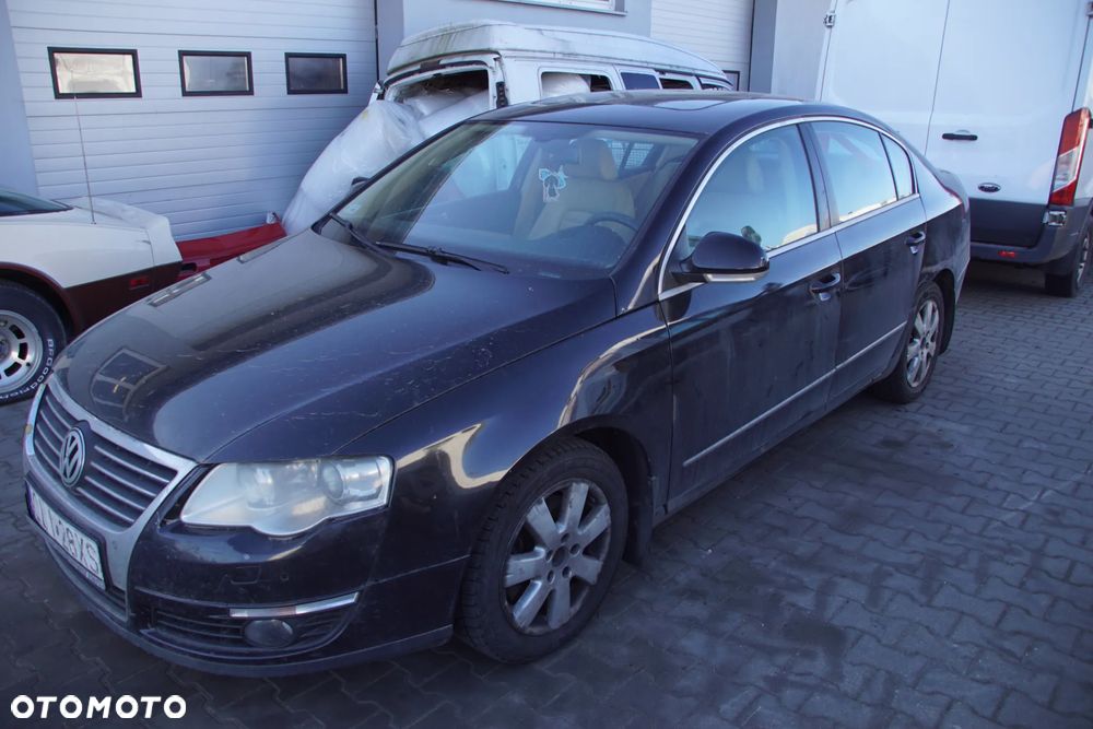 Auto na części - Volkswagen Passat B6 2.0 TDI 170 KM BMR KDA LC9X 2007R Silnik Skrzynia Drzwi Maska Błotnik Klapa Zderzak Lampa Klamka Szyba Lusterko Deska Kokpit Sterownik Moduł Czujnik Licznik Wyświetlacz Panel Kierownica - 2