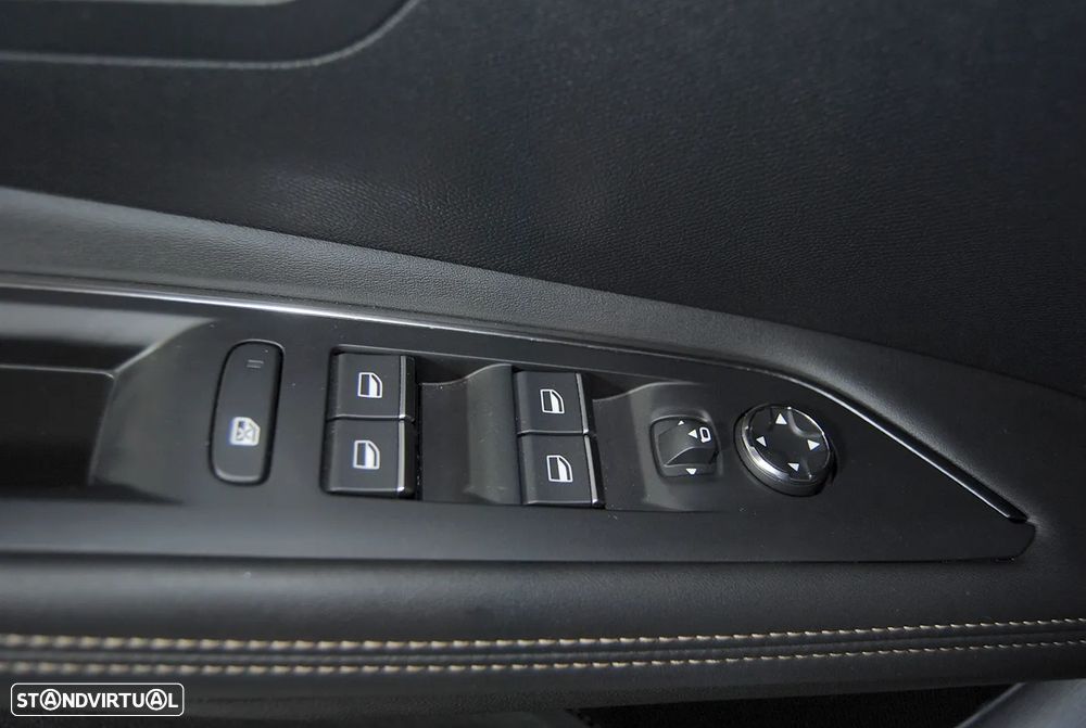 Peugeot 3008 1.6 Hybrid GT e-EAT8 - 24