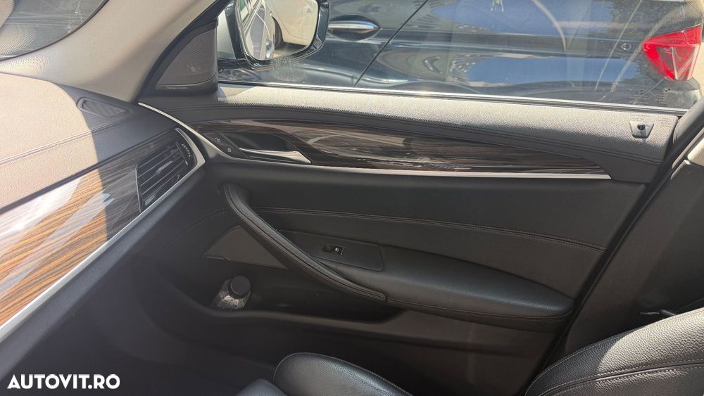 BMW Seria 5 520d xDrive AT - 13