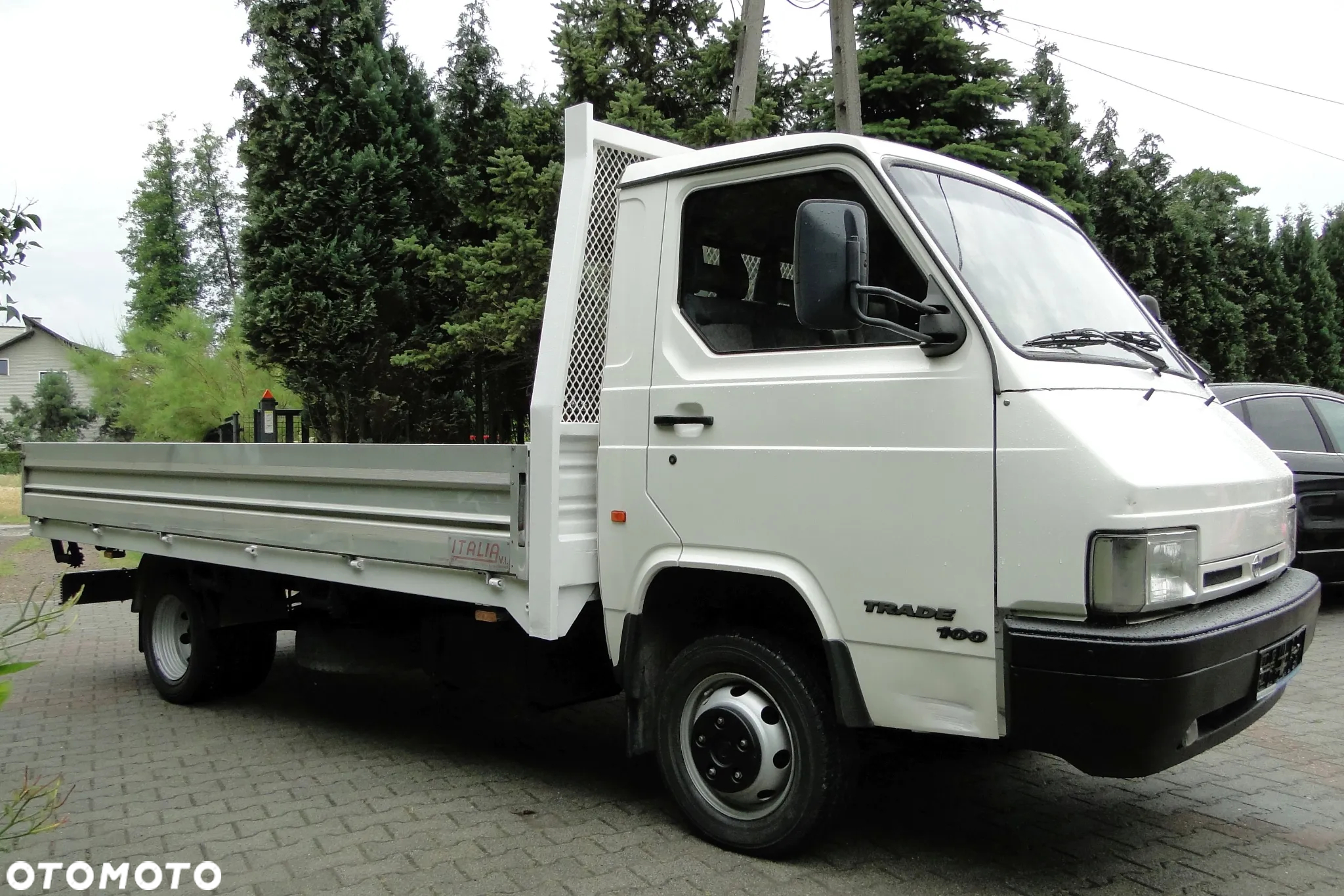 Nissan TRADE - 3