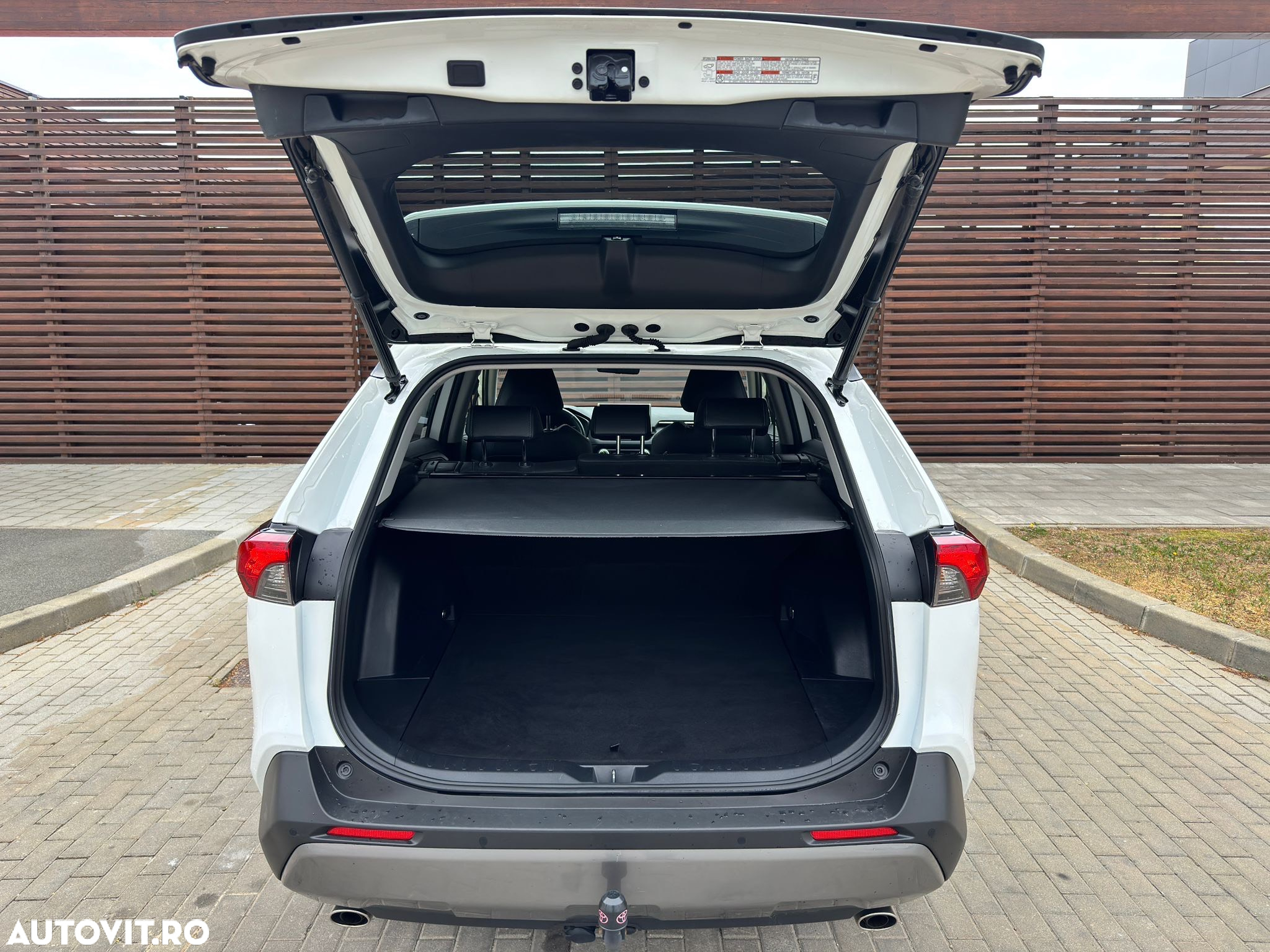 Toyota RAV4 2.5 Hybrid VVT-iE 4x4 Luxury Premium - 31