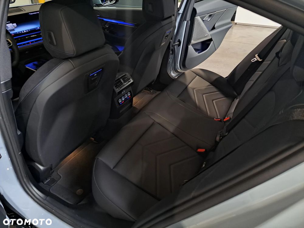 BMW Seria 5 530e xDrive PHEV M Sport - 13