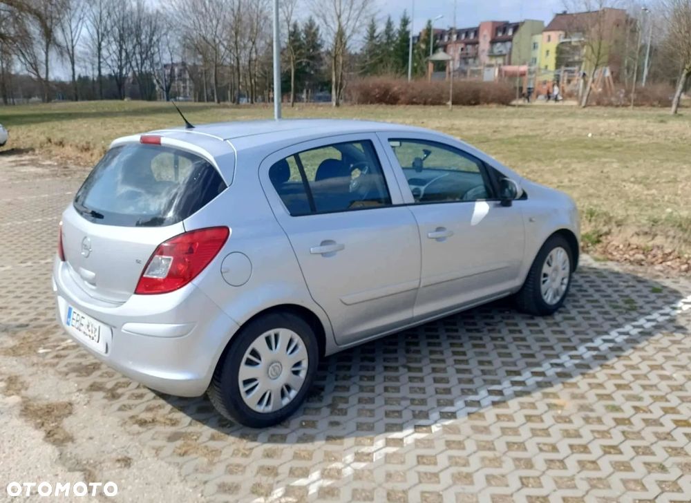 Opel Corsa 1.2 16V Cosmo - 7