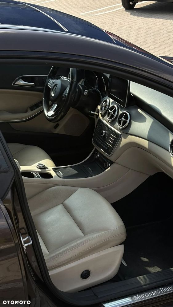 Mercedes-Benz CLA 250 7G-DCT Urban - 13