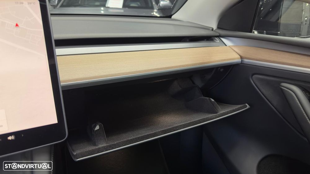 Tesla Model Y Long Range Dual Motor AWD - 26