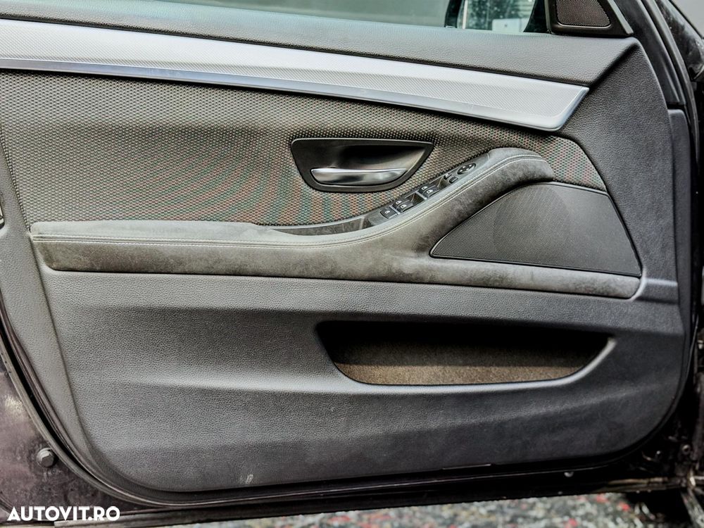 BMW Seria 5 525d Sport-Aut. - 25