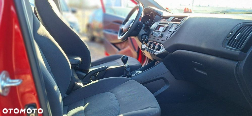 Kia Rio - 12